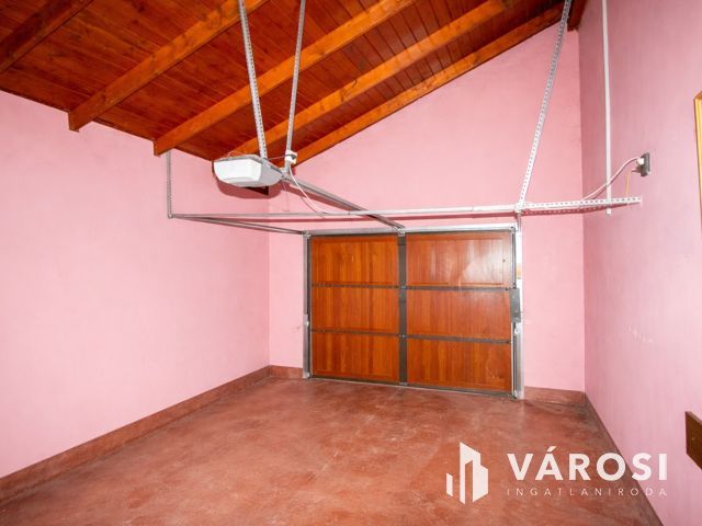 Nagyvonalú terek, polgári hangulat Békéscsaba belvárosában