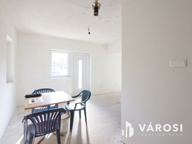 Kiváló adottságú, 2025-ös építésű telephely eladó