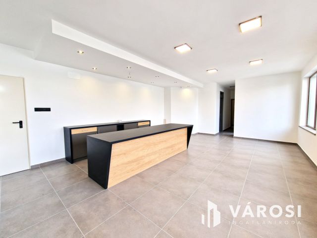 Korszerűsített Prémium Ingatlan, ÜZLET+2LAKÁS