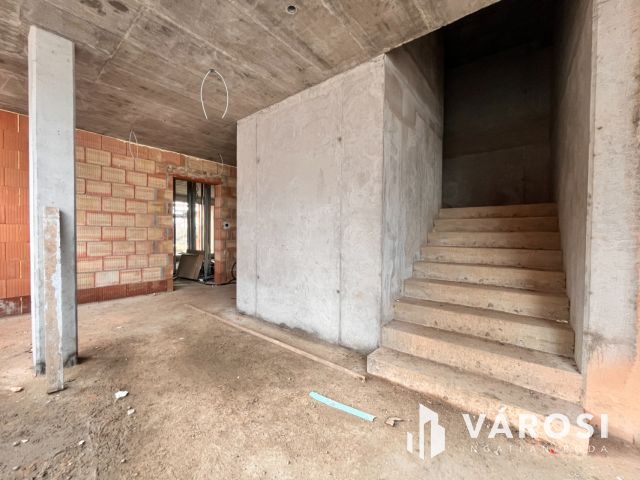 Világos, energiatakarékos otthon a Postakertben