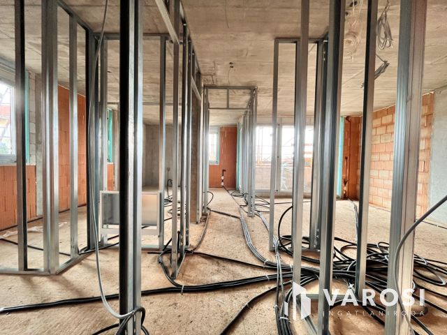 Világos, energiatakarékos otthon a Postakertben