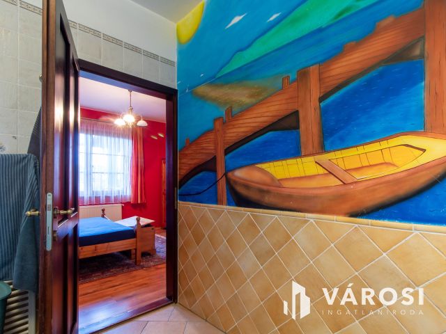 Egyszintes kényelem, exkluzív kert, időtálló minőség