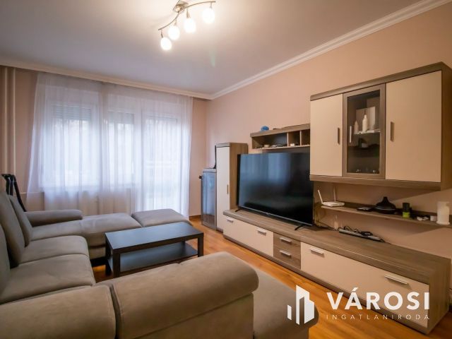 Gyönyörűen felújított 2 szobás lakás a belváros határán