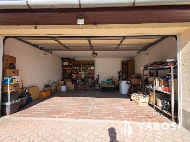 Nagy családi ház Soltvadkert belvárosában