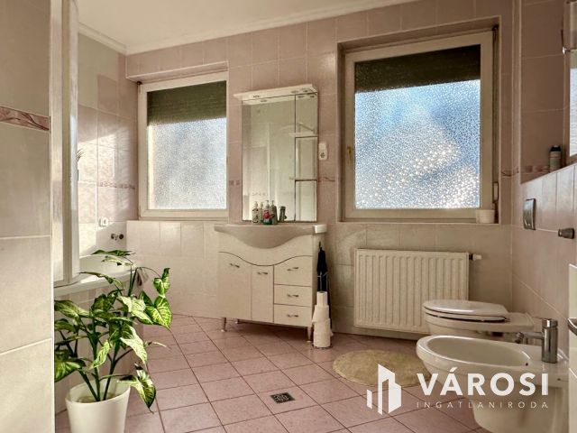 Debrecen-Nagyerdő kiemelt övezetében lakás ELADÓ