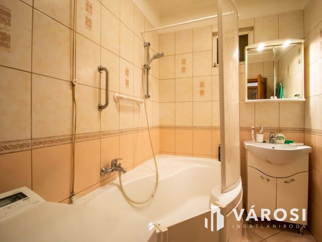 Kertvárosi nappali+2 szobás gyönyörű lakás