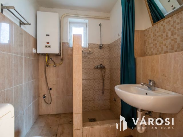 Eladó velencei családi ház csendes helyen