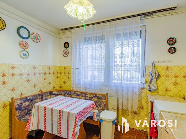 Alul nappali, felül nyugalom – kétszintes otthon garázzsal