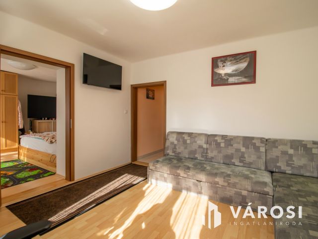 Felújított 5 szobás családi ház Dinnyésen