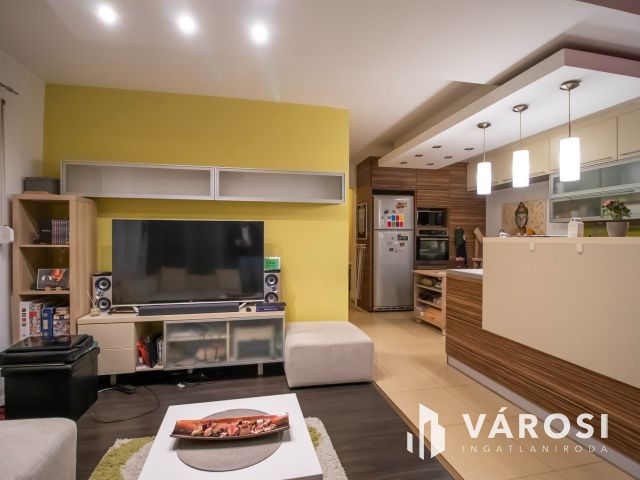 Korszerű 4 szobás téglalakás Palotavárosi a tavaknál