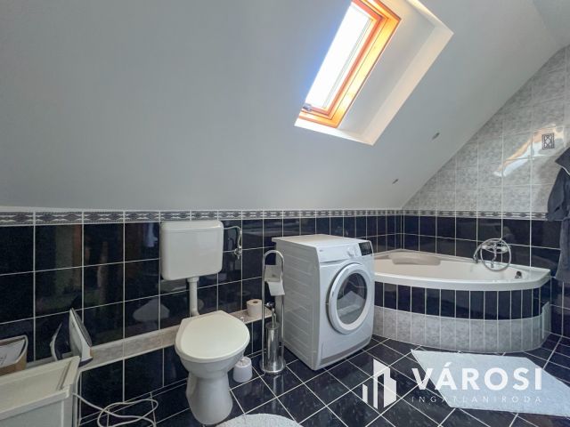 Kiváló állapotú, hőszigetelt, otthonos családi ház