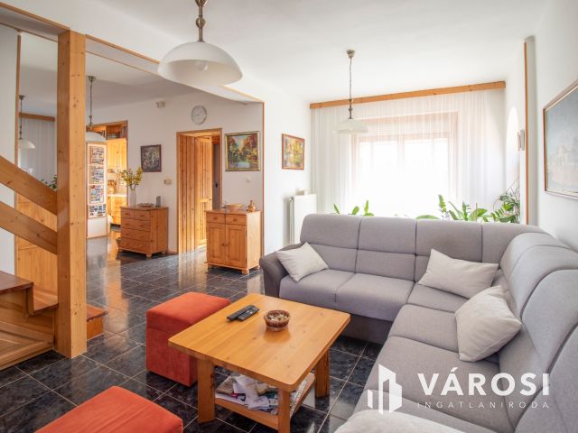 Kiváló állapotú, hőszigetelt, otthonos családi ház