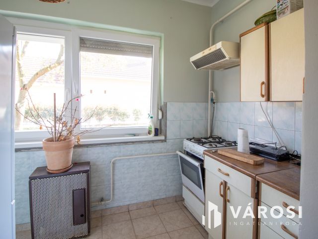 Jó állapotú, belvárosi polgári ház két lakrésszel