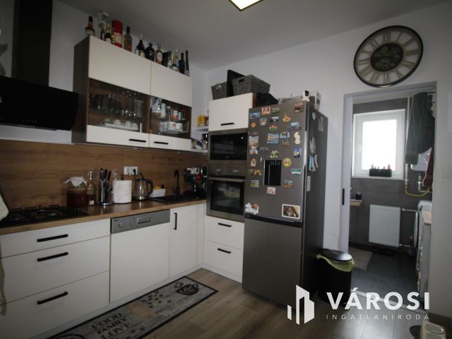 Felújított, 2 szobás házikó, pici kertel Szombathelyen