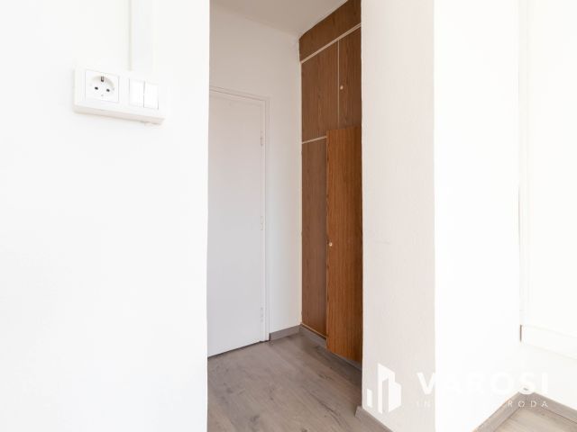 2. emeleti, 16 m2-es iroda kiadó Fáy utcai irodaépületben