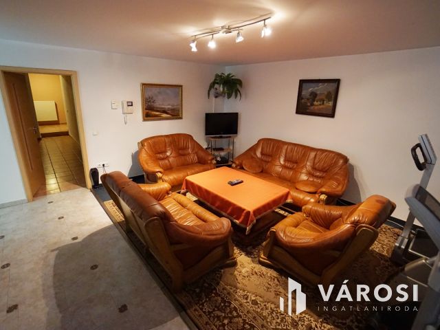 Kőbánya-Óhegy impozáns prémium otthona nagy kerttel eladó