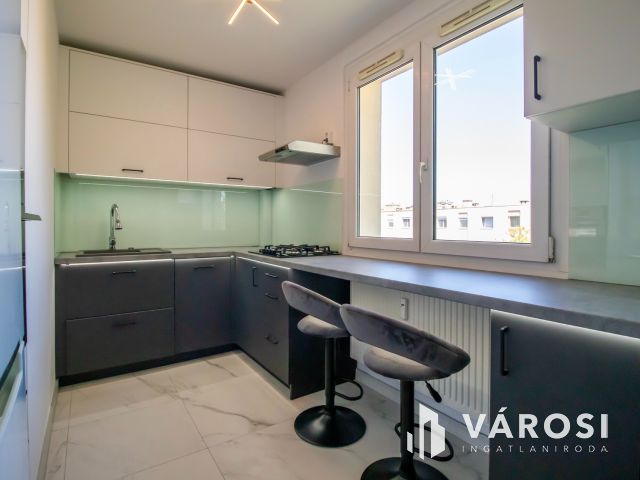 Gyönyörűen felújított 4 szobás lakás a belvárosban