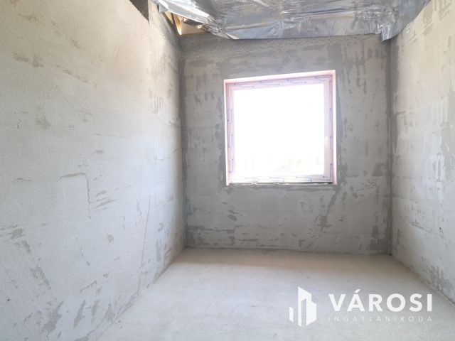 Kulcsrakész családi ház, 10 éves szaldó elszámolással.