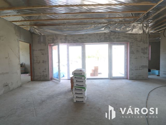 Kulcsrakész családi ház, 10 éves szaldó elszámolással.