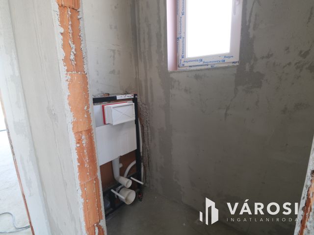 Kulcsrakész családi ház, 10 éves szaldó elszámolással.