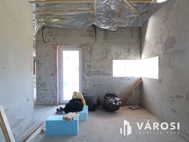 Kulcsrakész családi ház, 10 éves szaldó elszámolással.