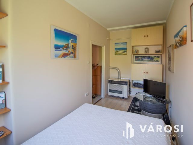 Első emeleti, erkélyes, világos lakás, zöldövezetben