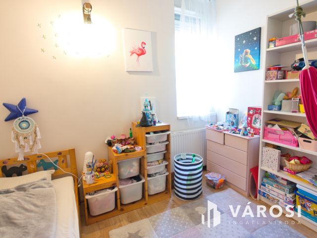 Remek elosztású, 70 m2-es tégla lakás eladó