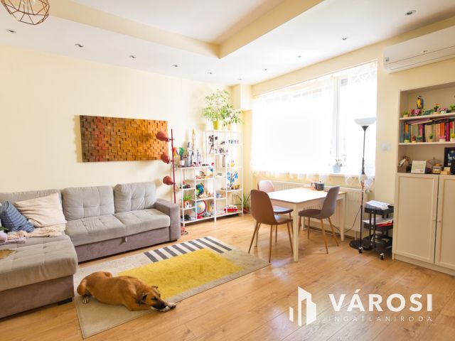 Remek elosztású, 70 m2-es tégla lakás eladó