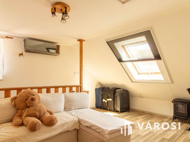 Napelem, medence, 3 garázs – ritka lehetőség Annavölgyön