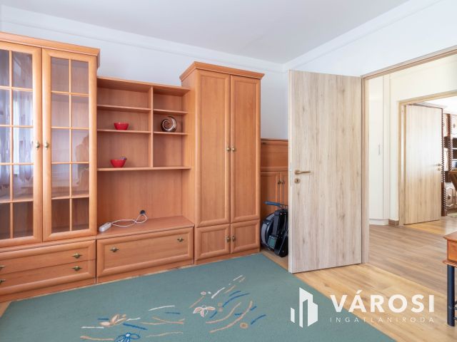 3 szobás, felújított, berendezett, gépesített lakás Csepelen