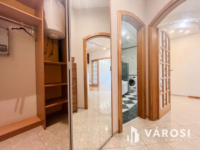 Mechwart térnél remek kilátással és közlekedéssel!