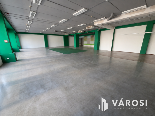 Kiadó nagyméretű üzlethelyiség Budaörs frekventált részén