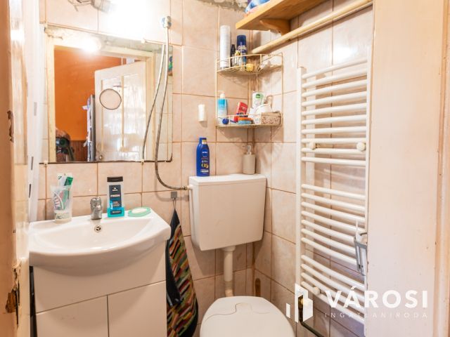 RÁKOSPALOTA 92 M² + KERT + PINCE – 2 HÁZRÉSZ: 81,8 M FT!