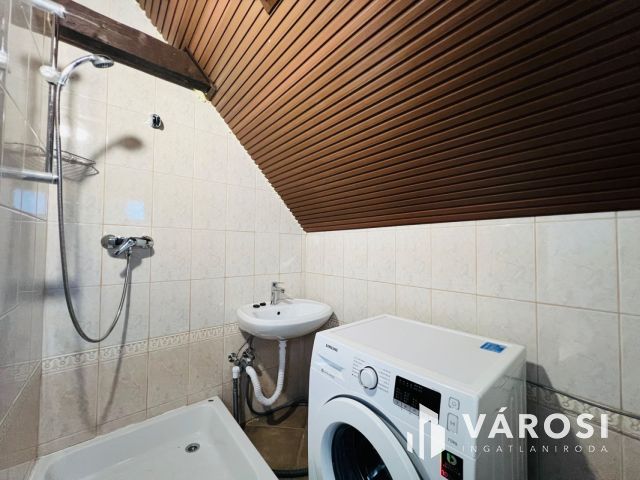 Felújított 4 évszakos nyaraló Balatonszemesen