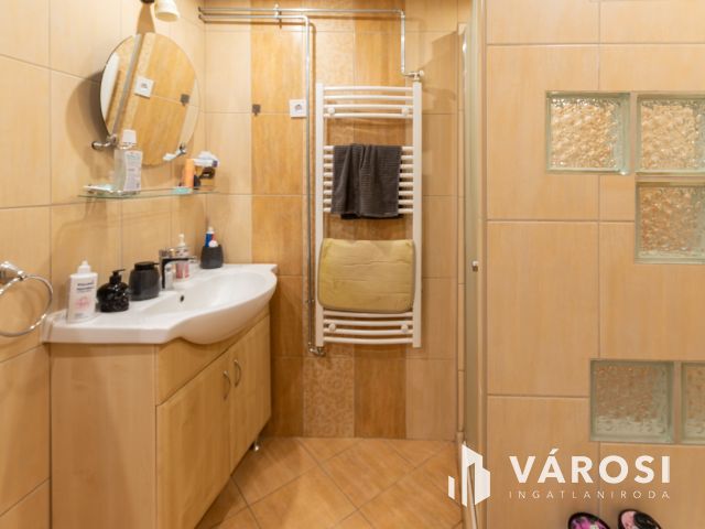 53 m², 4. emeleti, liftes lakás Operaház közvetlen közelében