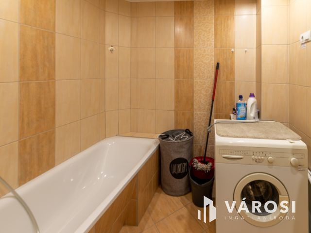 53 m², 4. emeleti, liftes lakás Operaház közvetlen közelében